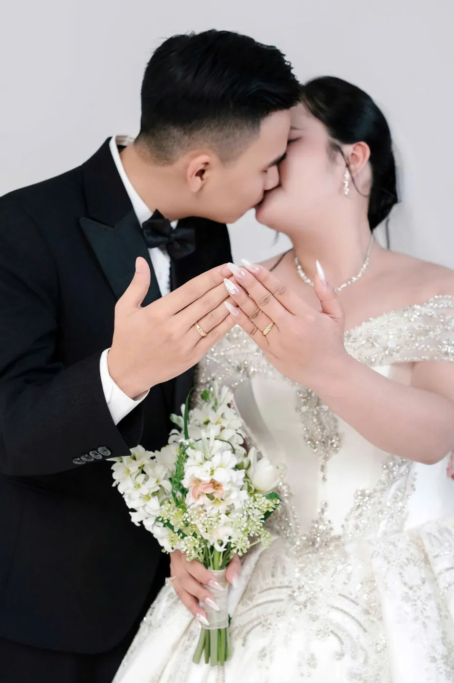 Khoảnh khắc ngọt ngào của Văn Thảo và Tuyết Cầm